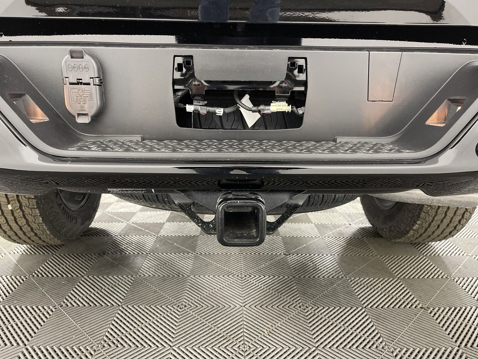 Used 2024 GMC Canyon AT4 w/ Technology Package image 8