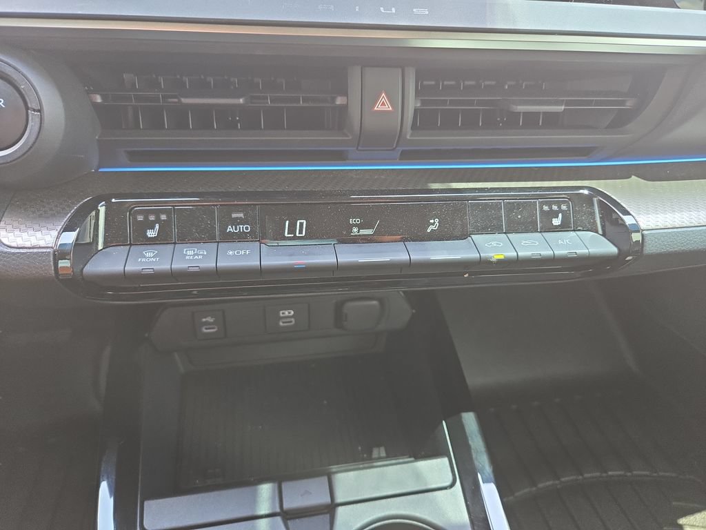 Used 2024 Toyota Prius XLE FWD image 20