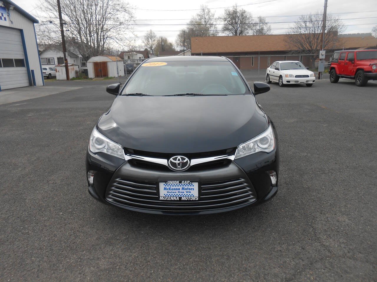 Used 2017 Toyota Camry LE FWD image 4