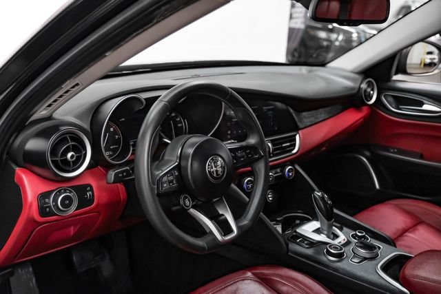 Used 2020 Alfa Romeo Giulia w/ Nero Edizione RWD image 3