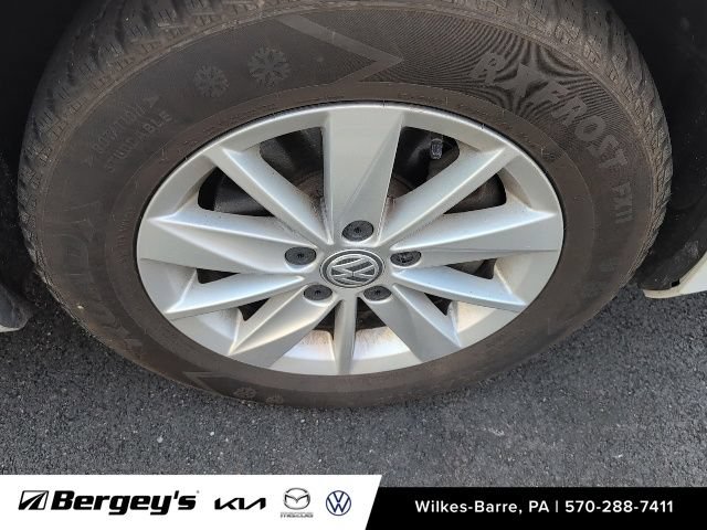 Used 2015 Volkswagen Golf S FWD image 3