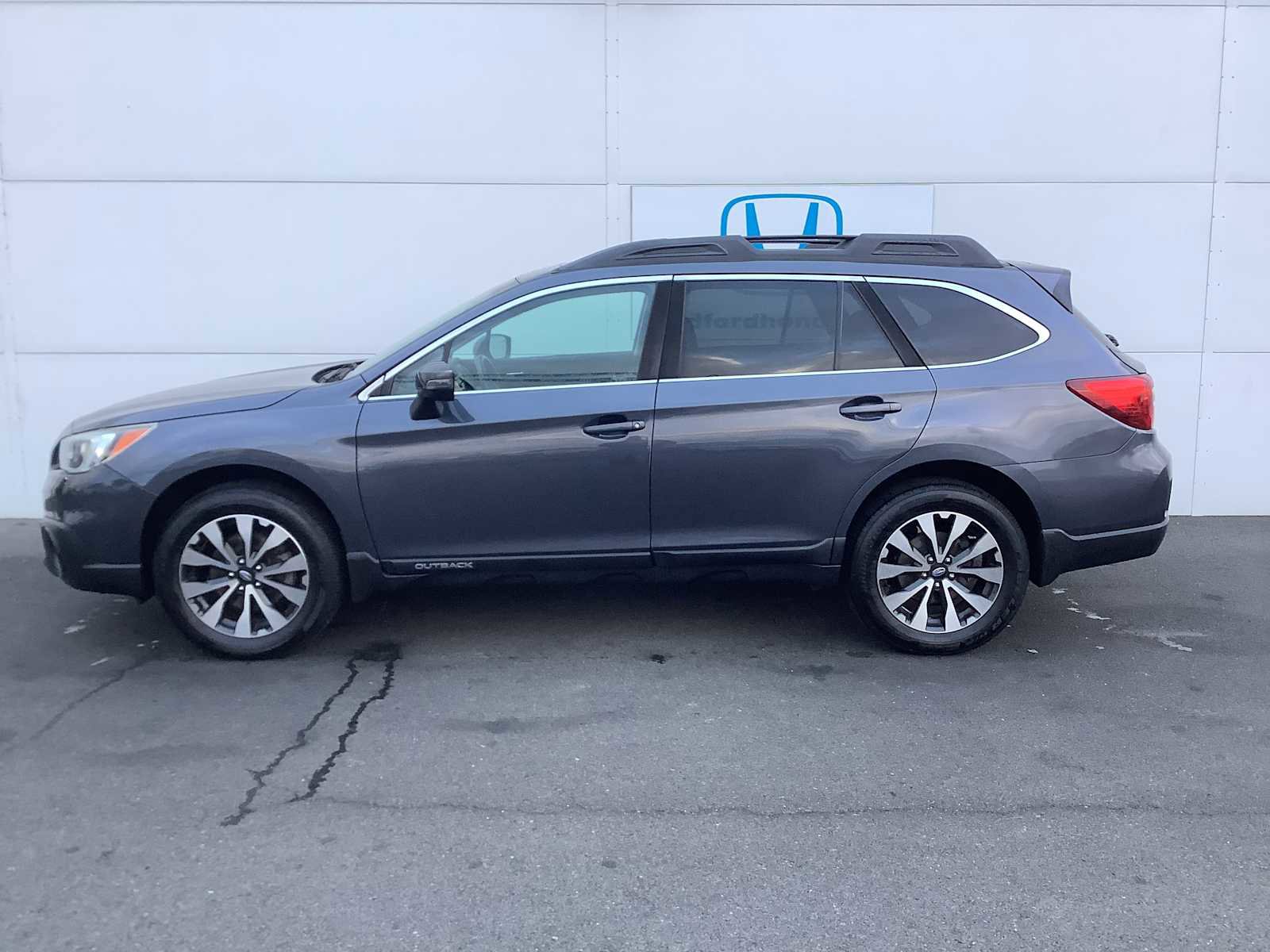 Used 2017 Subaru Outback 2.5i Limited AWD/4WD image 2
