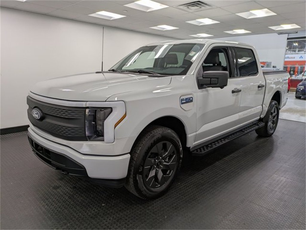 Used 2024 Ford F150 Lightning XLT image 1