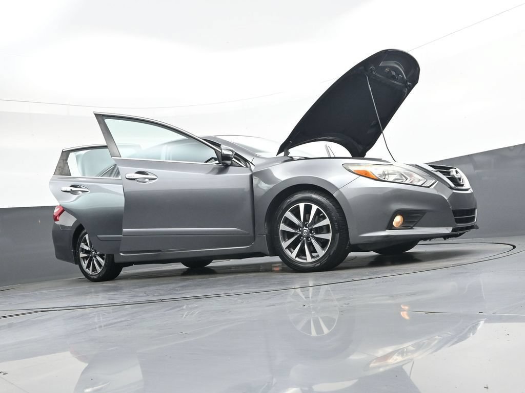 Used 2017 Nissan Altima 2.5 SV w/ Convenience Package FWD image 54