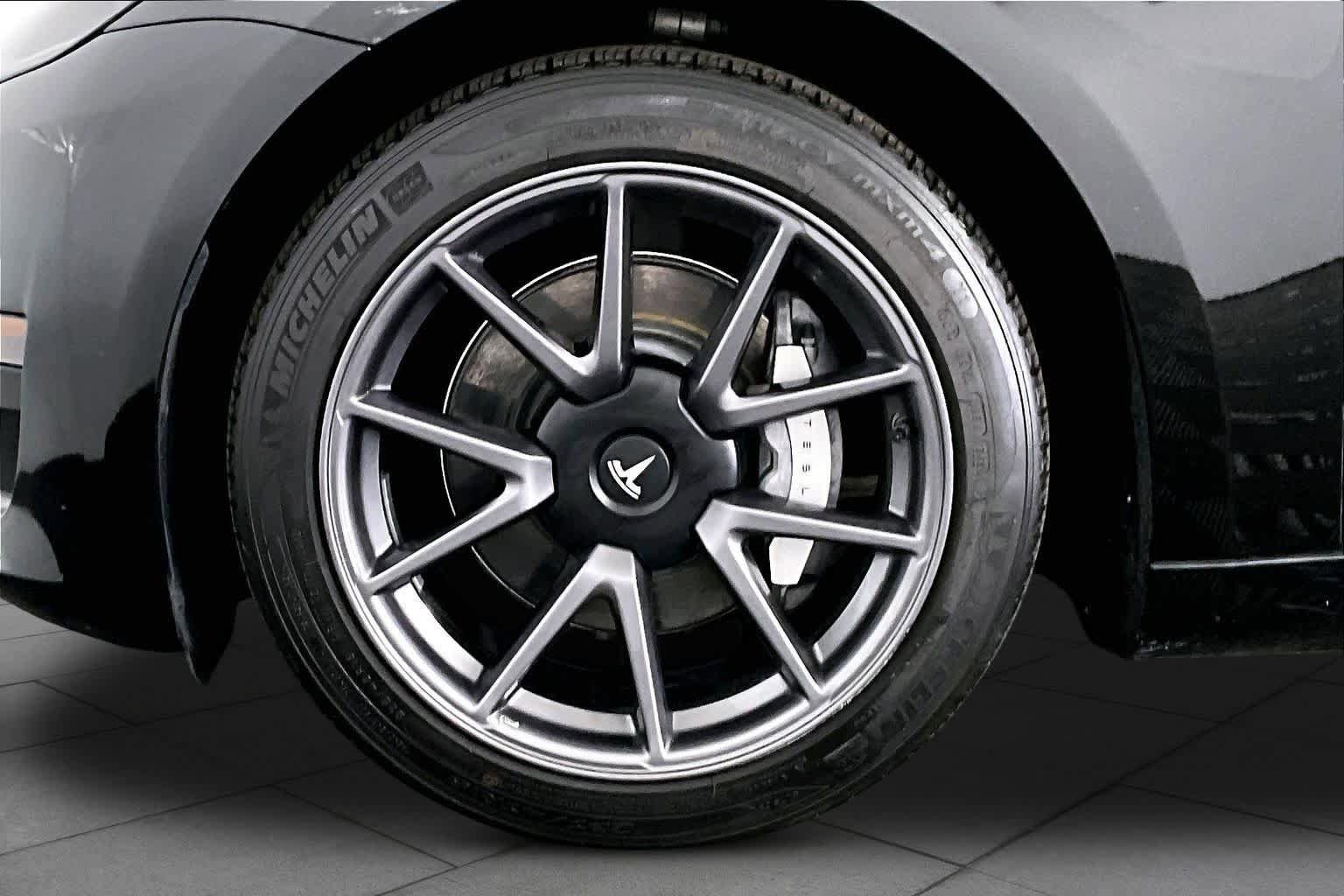 Used 2023 Tesla Model 3 Standard Range RWD image 9