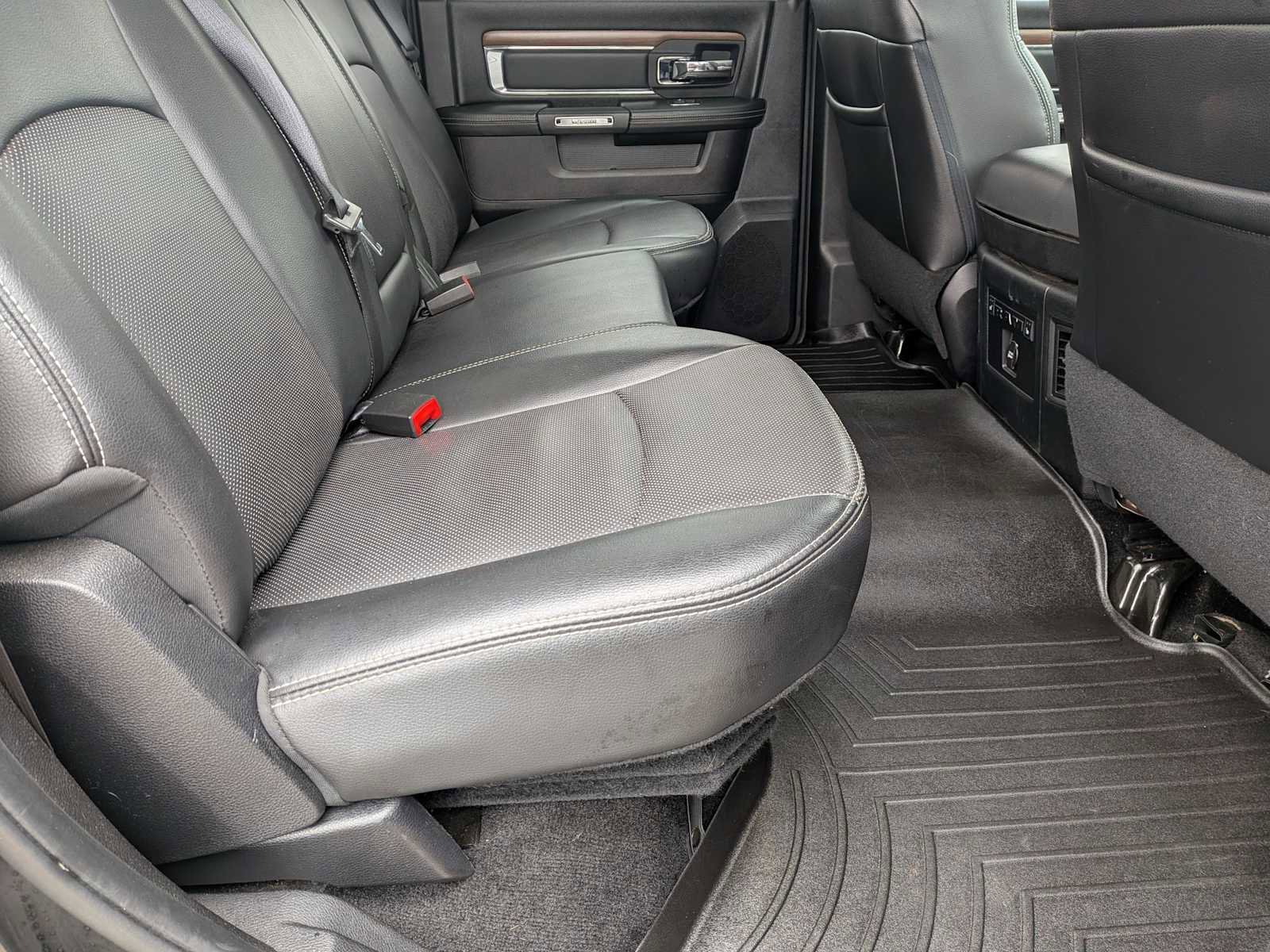 Used 2016 RAM 1500 Laramie w/ Convenience Group AWD/4WD image 19