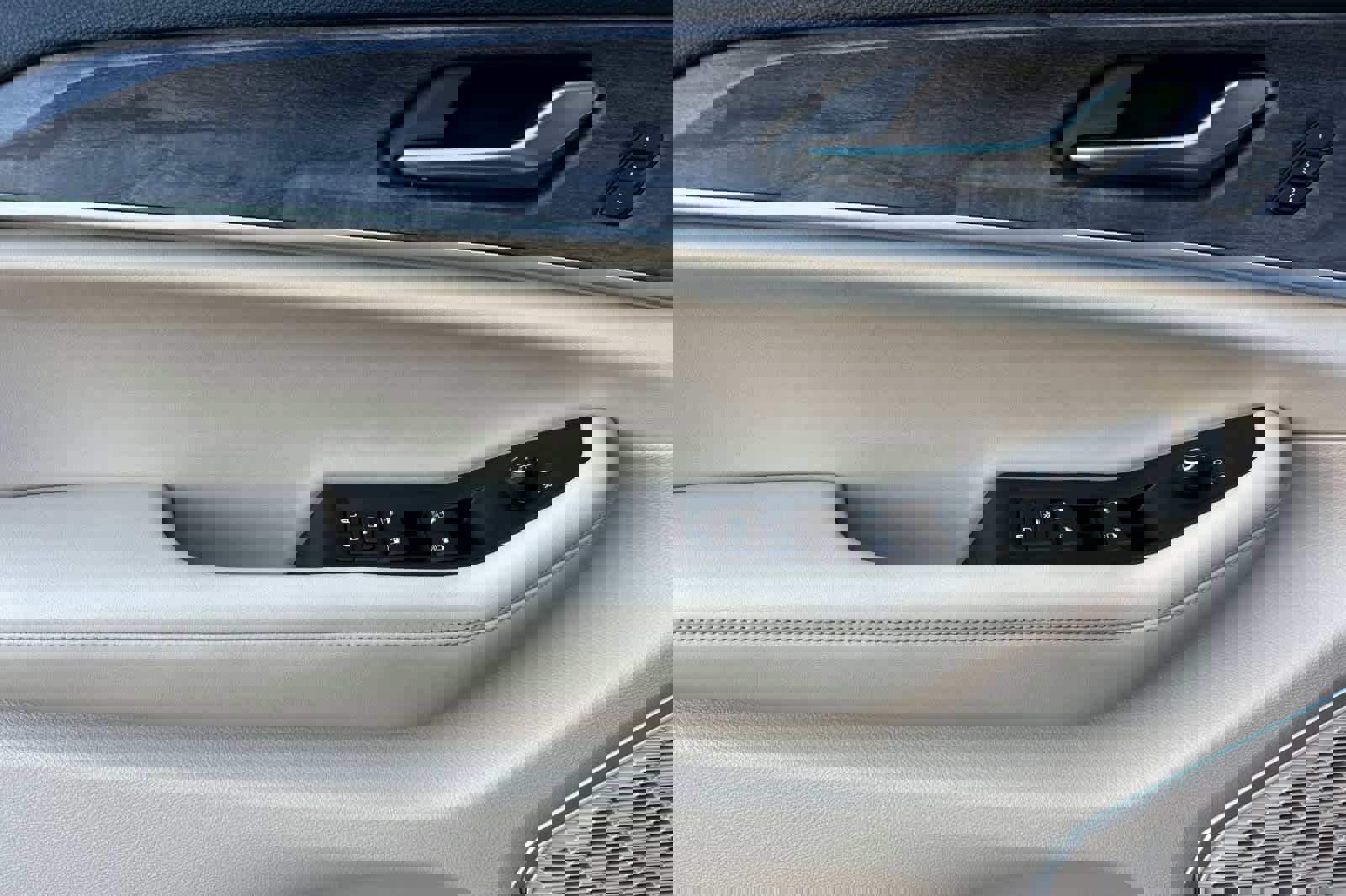 Used 2021 Jeep Grand Cherokee L Limited image 12