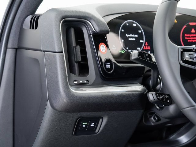 Certified 2025 Porsche Cayenne AWD/4WD image 11