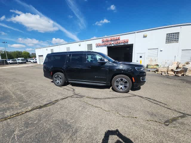 Certified 2024 Jeep Wagoneer L Series II w/ Flexible Seating Group AWD/4WD image 10