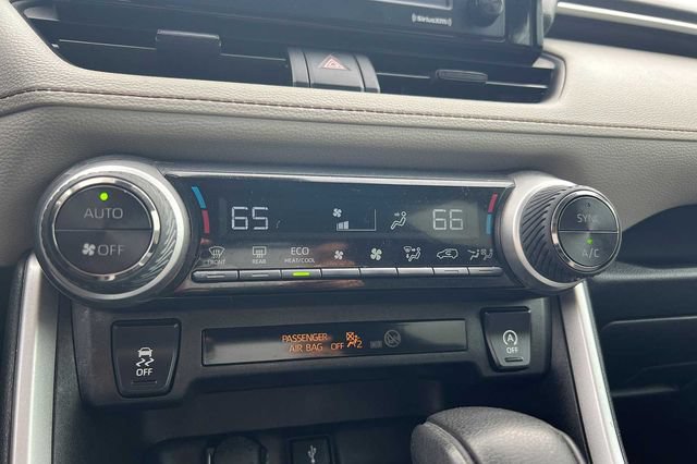 Used 2021 Toyota RAV4 XLE FWD image 28