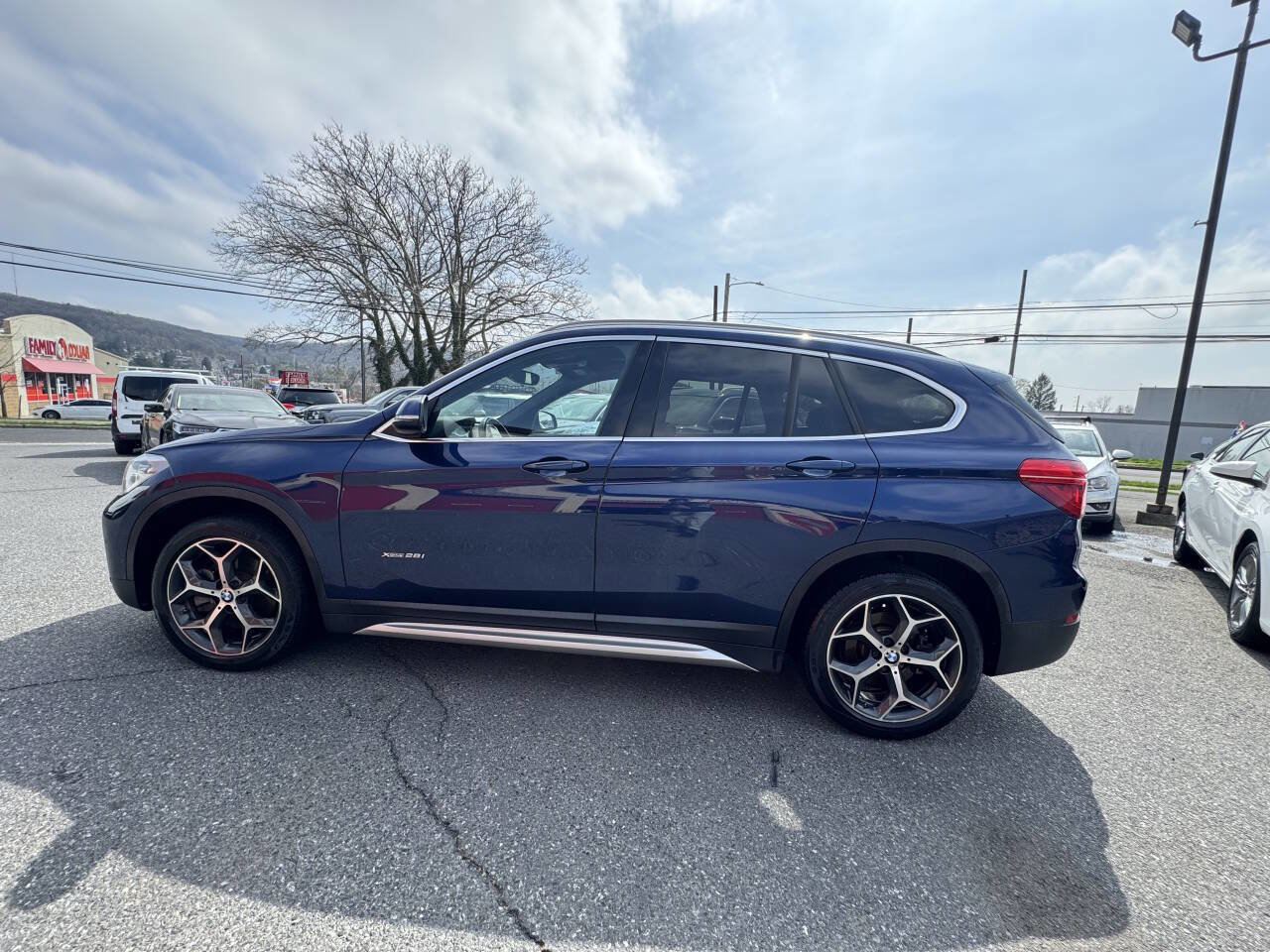 Used 2018 BMW X1 xDrive28i AWD/4WD image 3