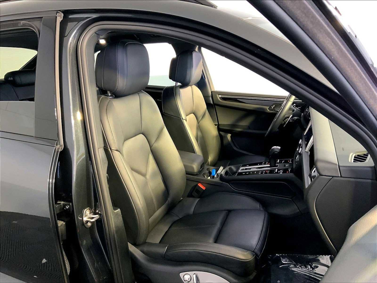 Used 2025 Porsche Macan image 18