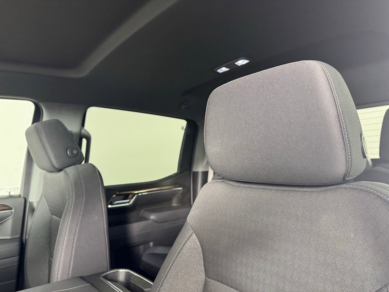 Used 2025 Chevrolet Silverado 1500 LT Trail Boss w/ Convenience Package II image 9