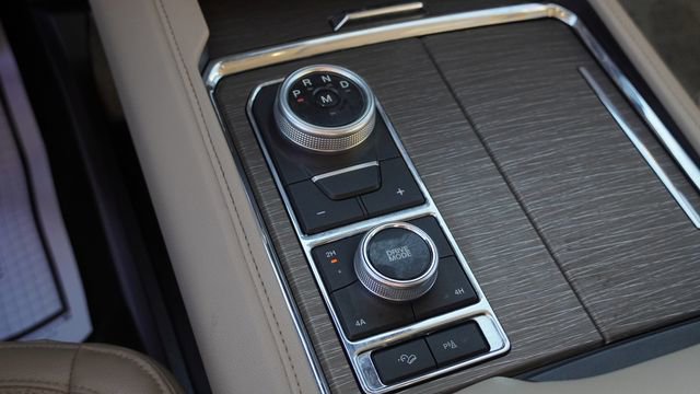 Used 2024 Ford Expedition Limited image 28