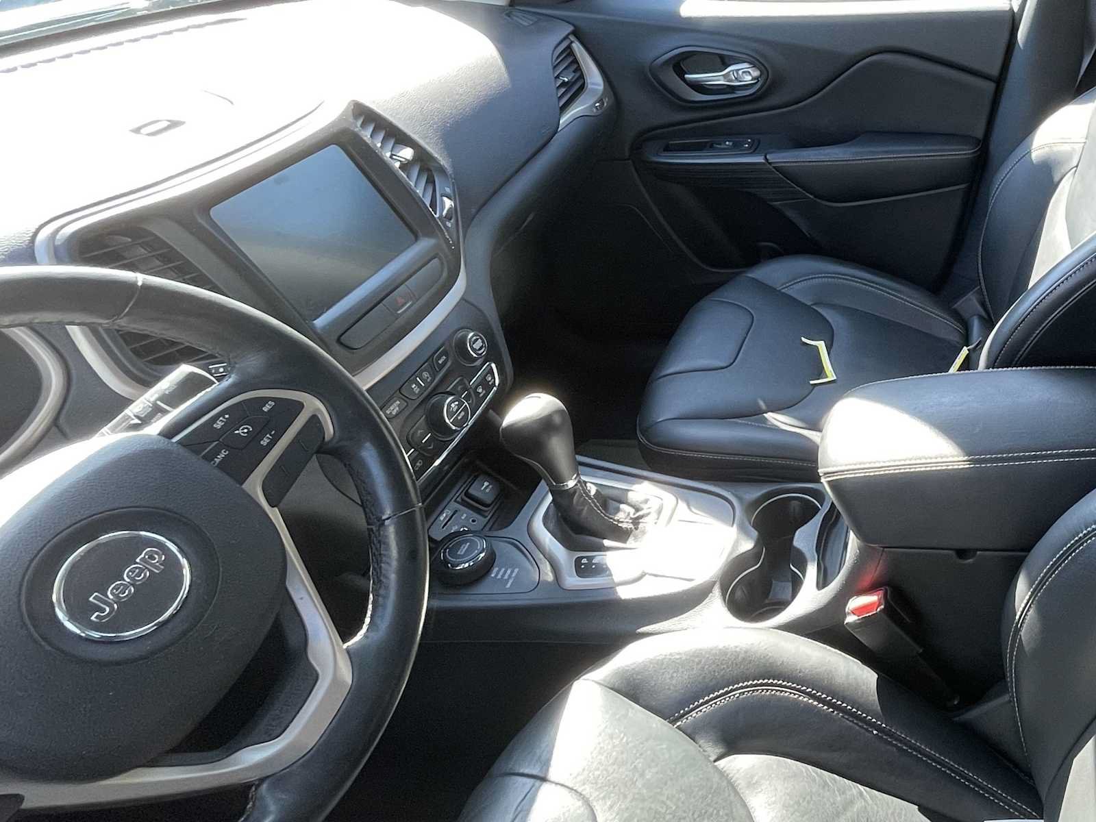Used 2015 Jeep Cherokee Limited AWD/4WD image 9