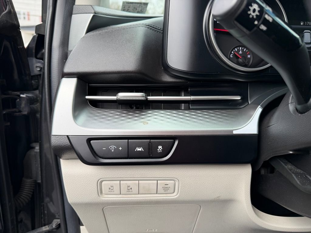 Used 2022 Kia Carnival LX FWD image 15