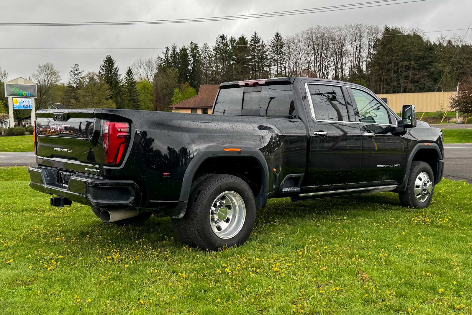 Used 2025 GMC Sierra 3500 Denali w/ Denali Reserve Package AWD/4WD image 3