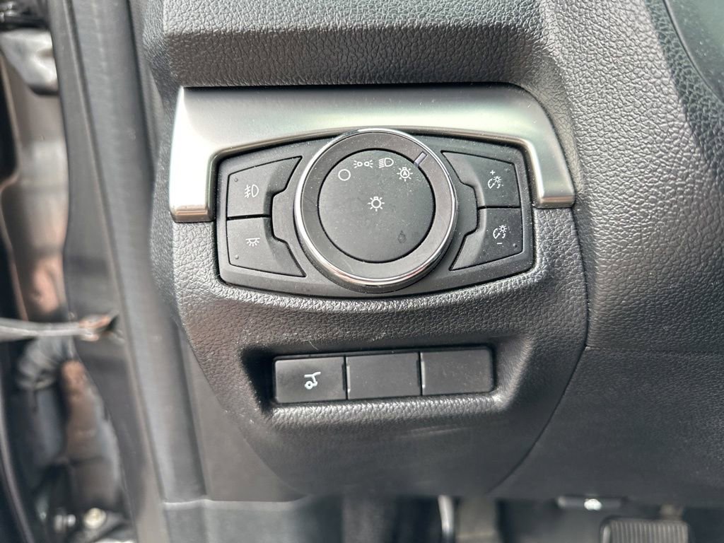 Used 2019 Ford Explorer XLT w/ Equipment Group 202A AWD/4WD image 19