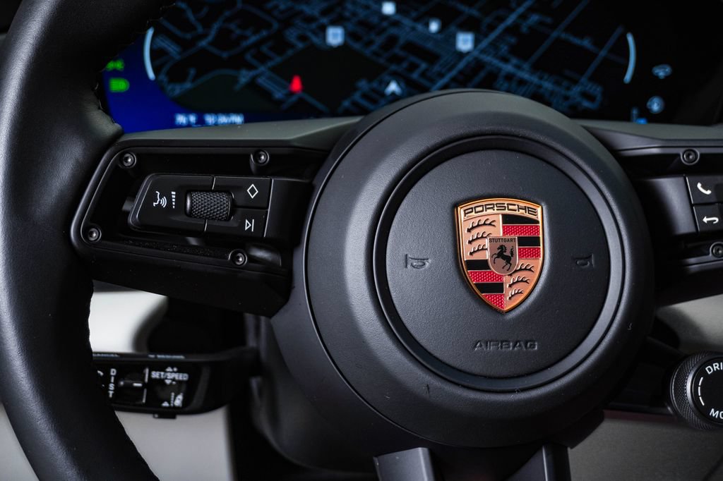 Certified 2025 Porsche Macan 4S Electric AWD/4WD image 20