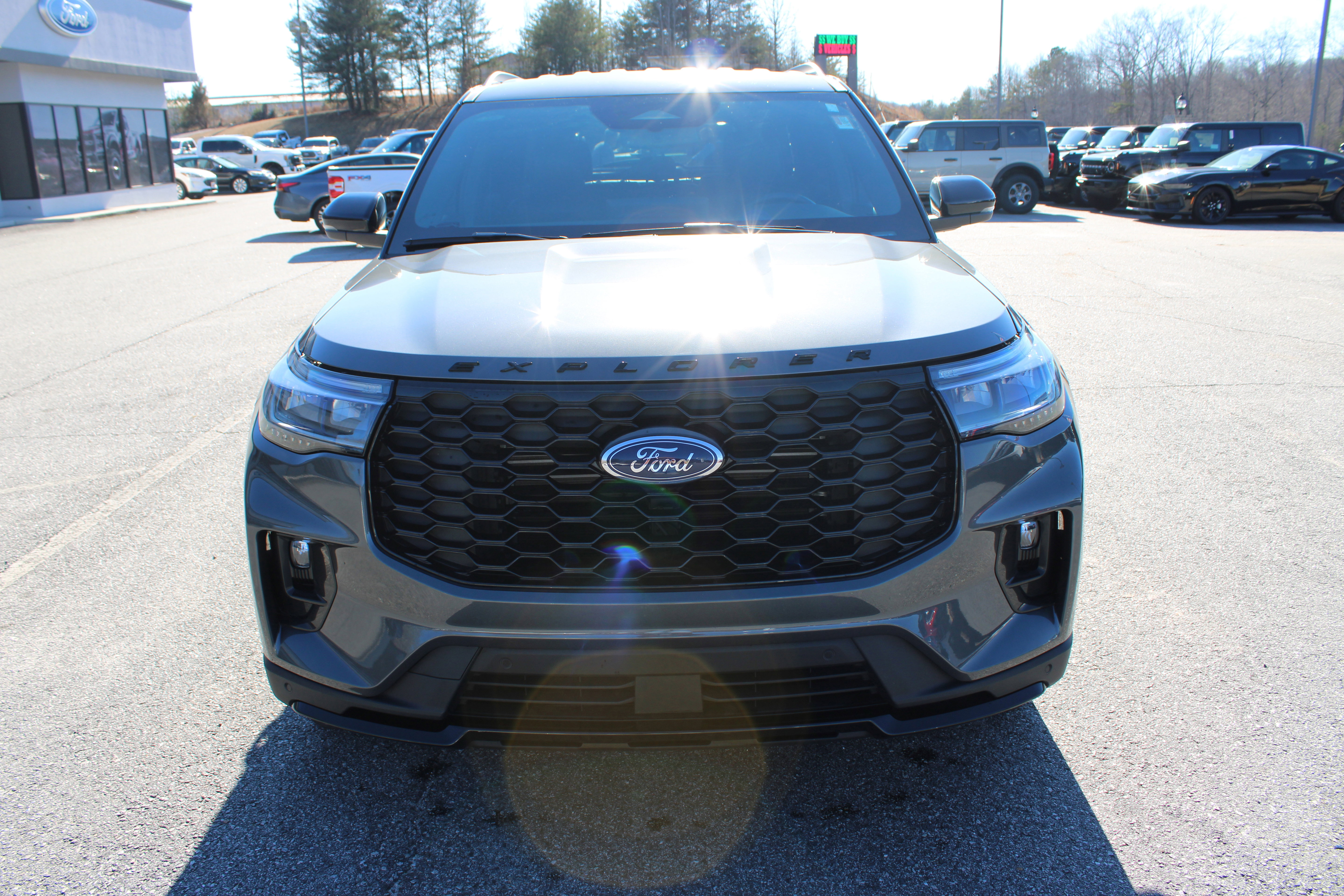 Used 2025 Ford Explorer ST-Line w/ Premium Package image 3