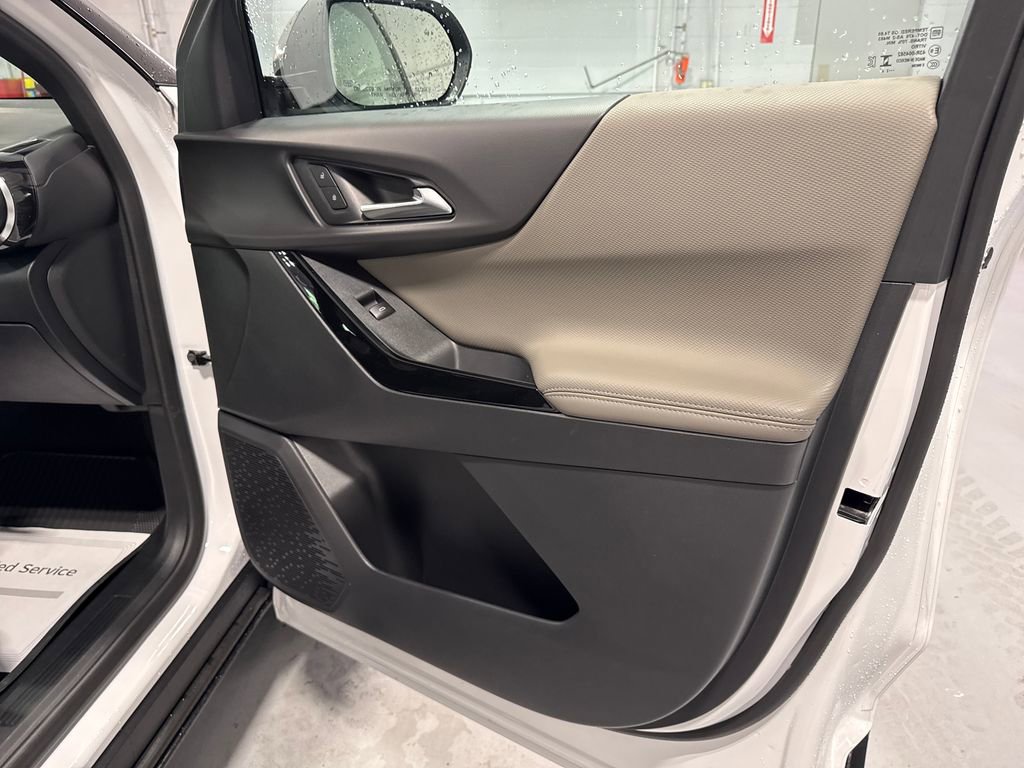 New 2026 Chevrolet Equinox LT w/ Convenience Package II AWD/4WD image 36