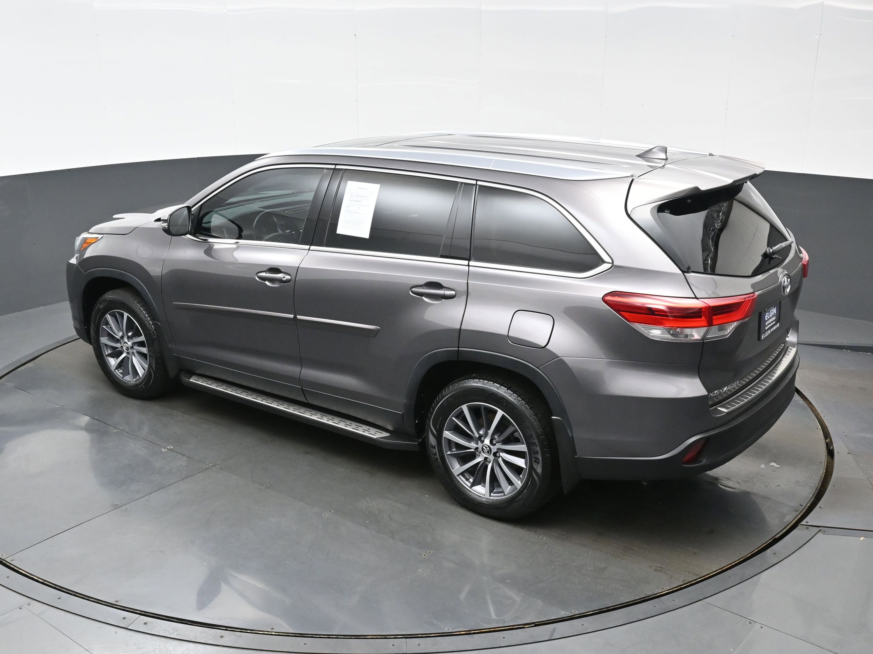 Used 2019 Toyota Highlander XLE AWD/4WD image 37