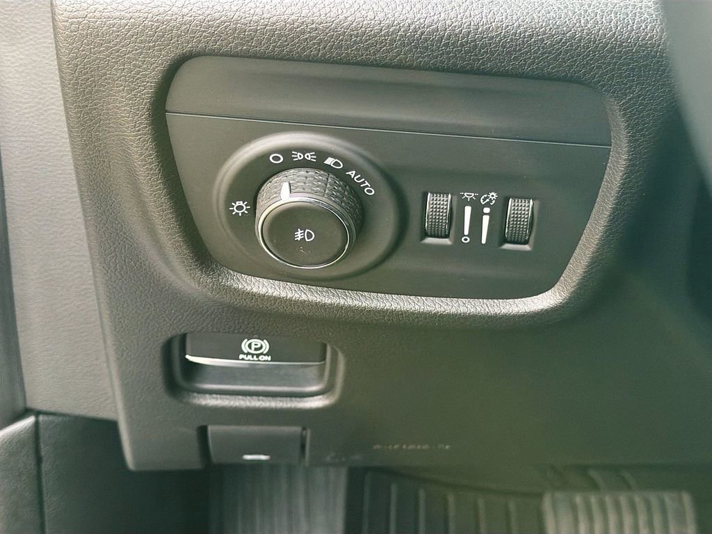 Used 2021 Jeep Grand Cherokee L Overland w/ Luxury Tech Group IV image 39