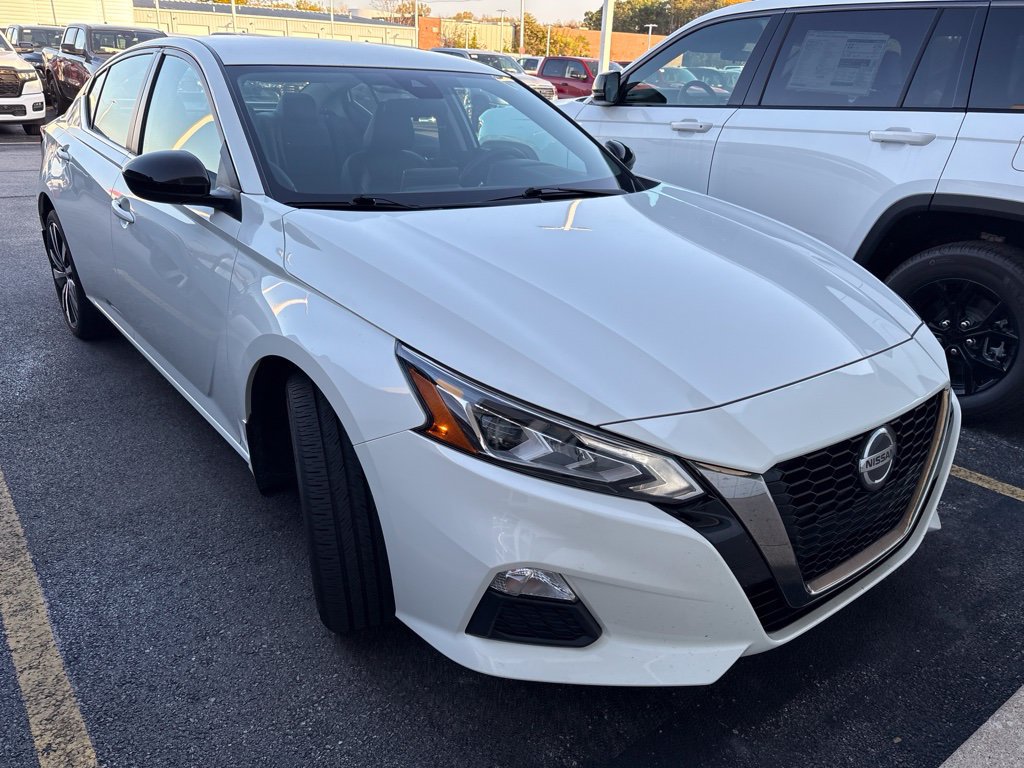 Used 2021 Nissan Altima 2.5 SR AWD/4WD image 3