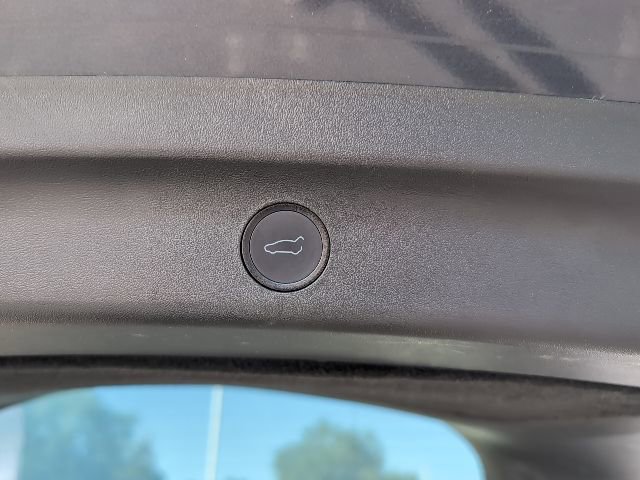 Used 2022 Tesla Model Y Long Range image 25