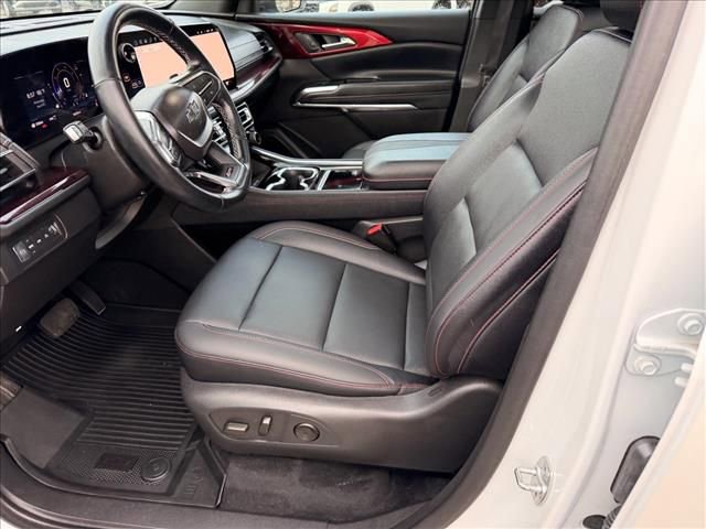 Used 2025 Chevrolet Traverse Z71 w/ Driver Confidence Package image 8