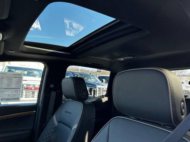 New 2026 GMC Canyon Denali w/ LPO, Denali Black Edition image 24