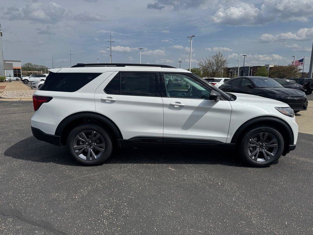 New 2026 Ford Explorer Active w/ Active Comfort Package AWD/4WD image 2