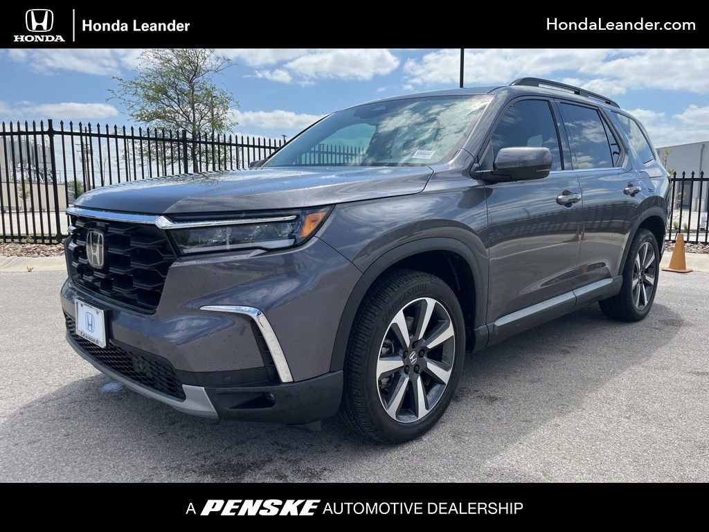 Certified 2025 Honda Pilot Touring image 1