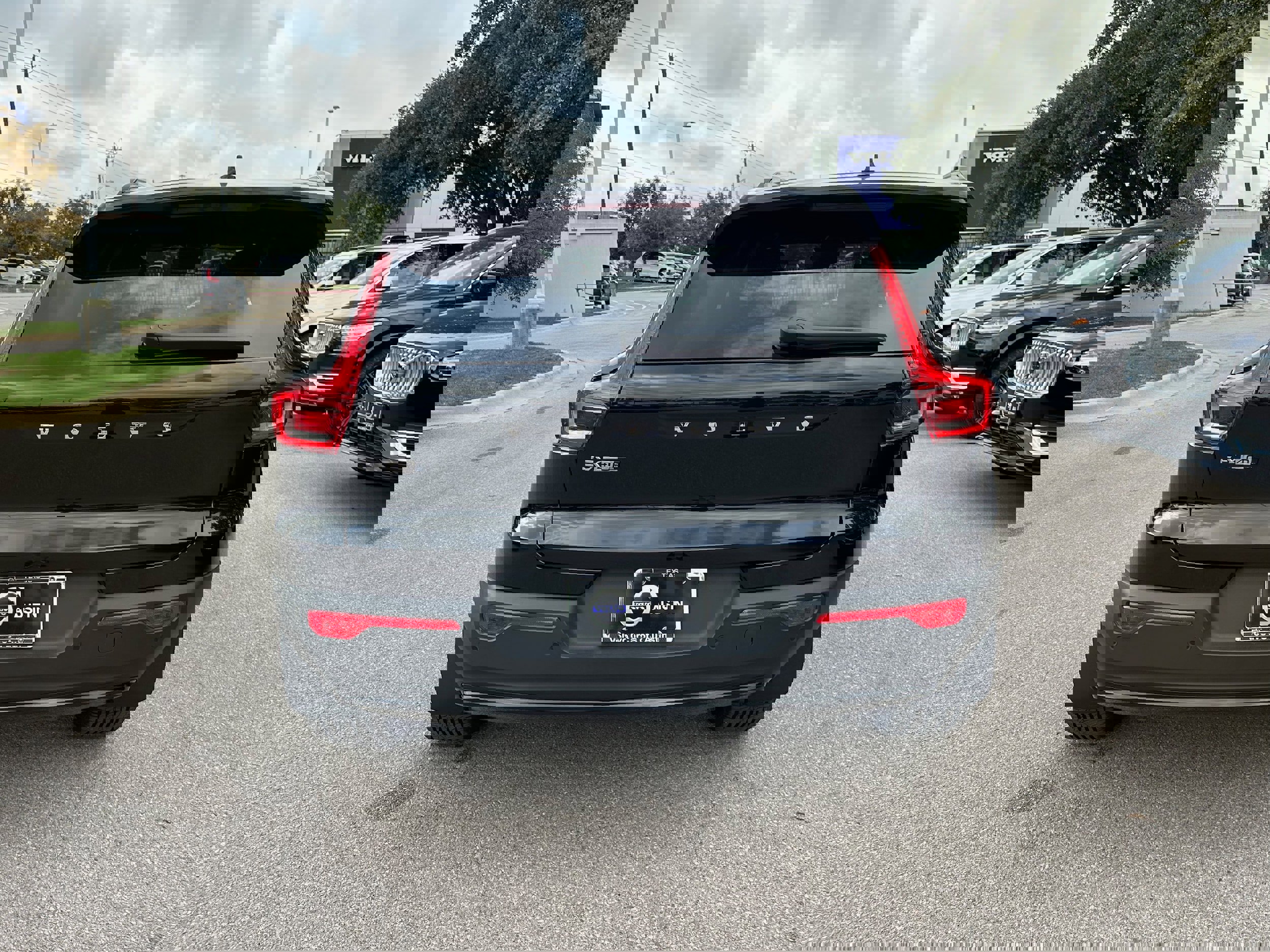 New 2026 Volvo EX40 Plus w/ Climate Package image 5