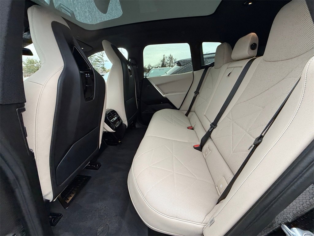 Used 2023 BMW iX xDrive50 w/ Ultimate Package 2 image 25