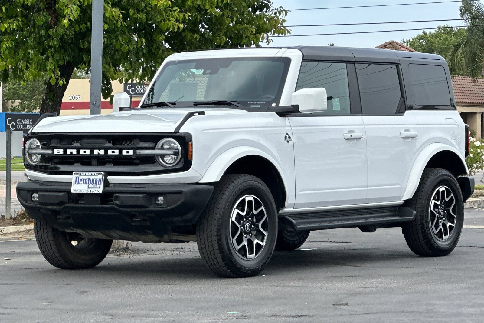 Used 2025 Ford Bronco Outer Banks AWD/4WD image 8