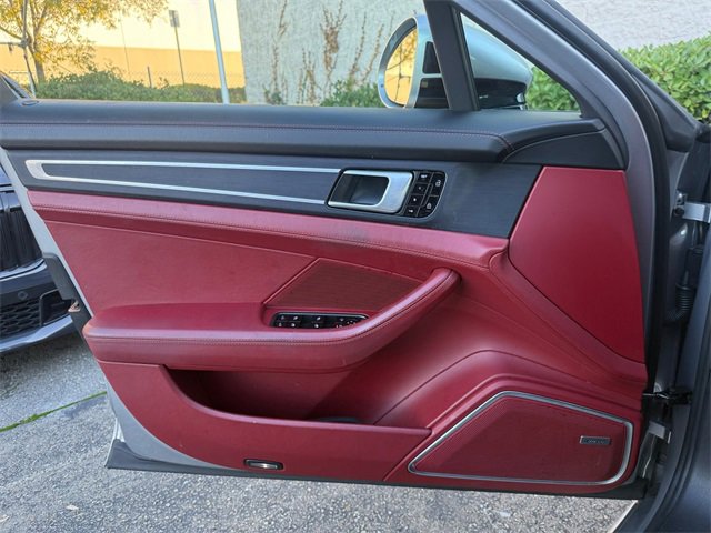 Used 2019 Porsche Panamera GTS image 11