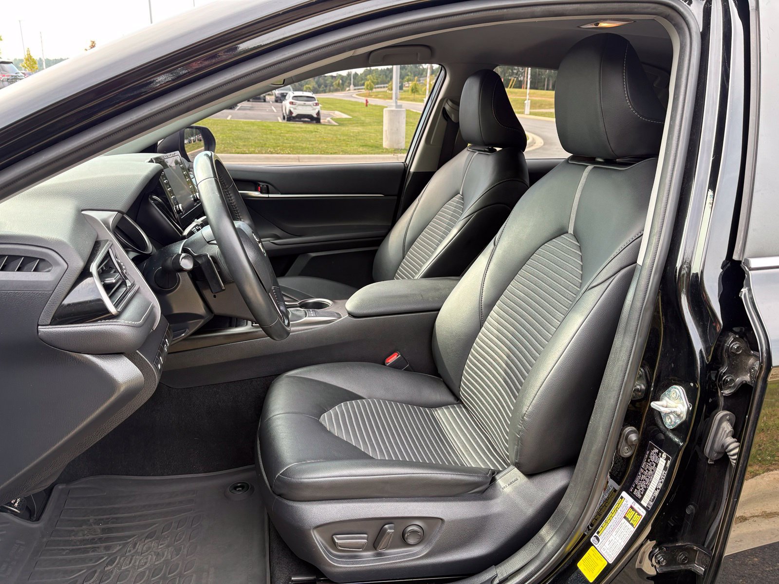 Used 2023 Toyota Camry SE FWD image 24