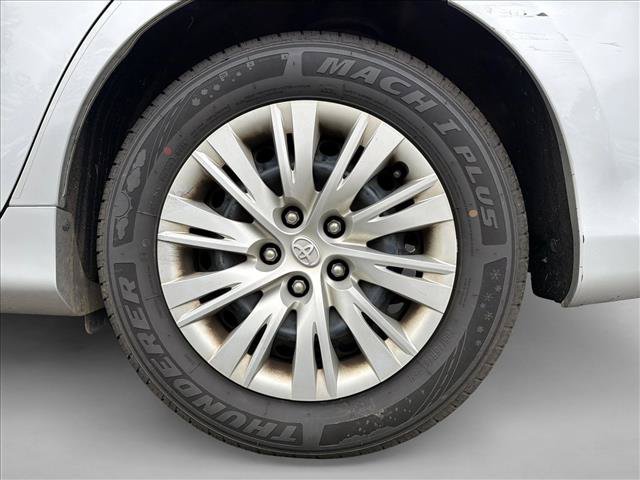 Used 2014 Toyota Camry LE FWD image 9