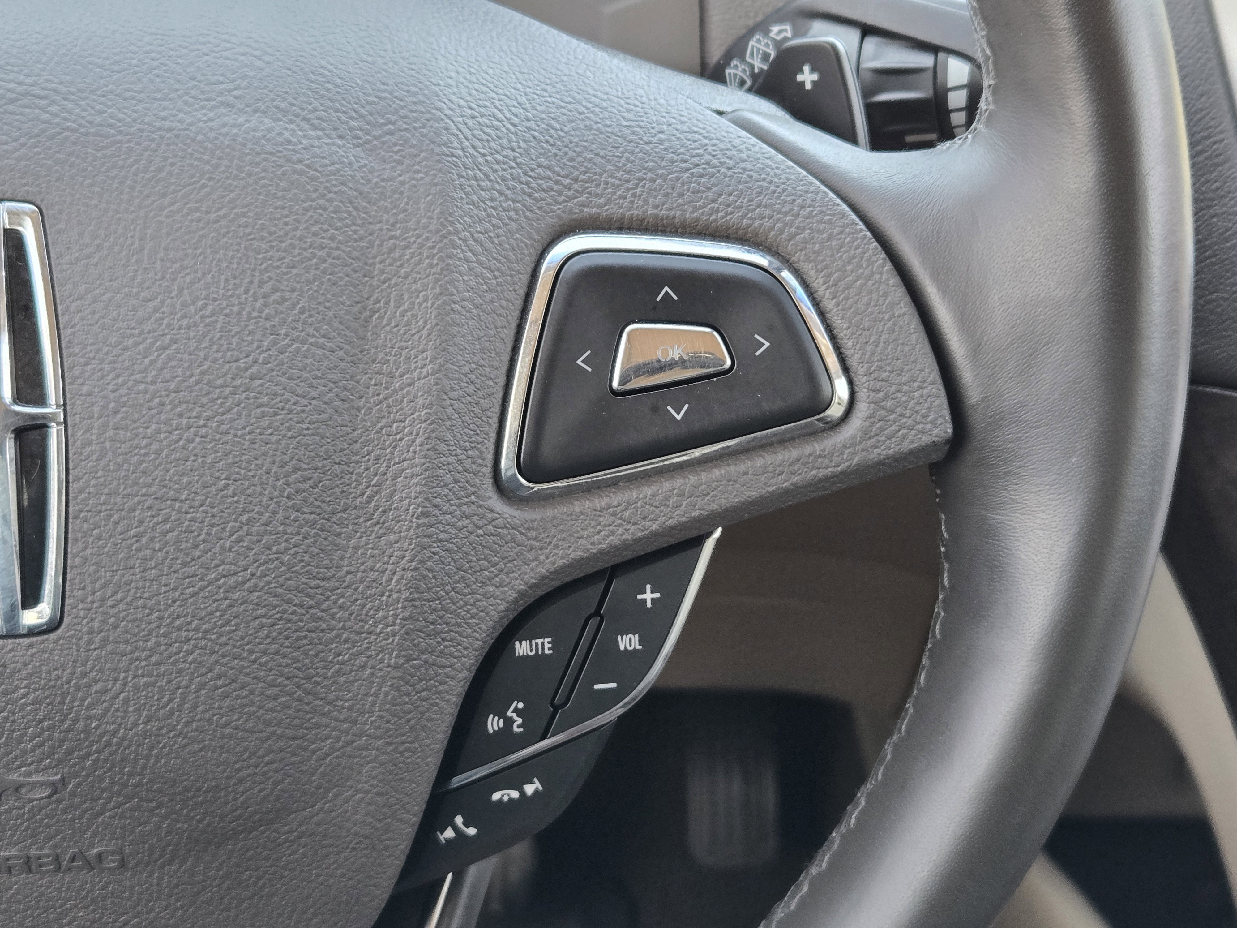 Used 2018 Lincoln MKX Reserve w/ Driver Assistance Package image 33