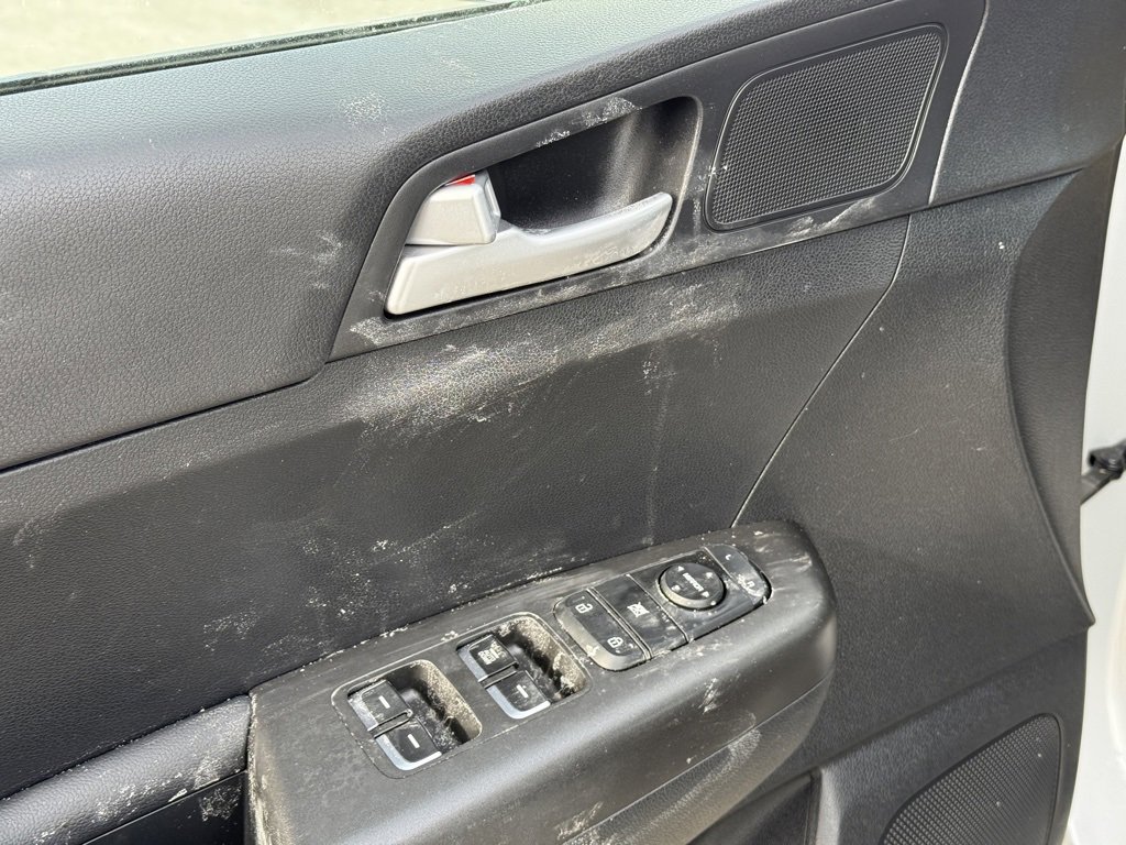 Used 2020 Kia Sportage LX image 10