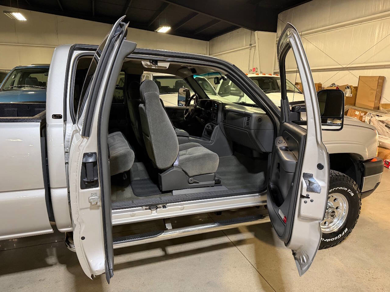 Used 2006 Chevrolet Silverado 3500 LT w/ Heavy-Duty Power Package AWD/4WD image 42