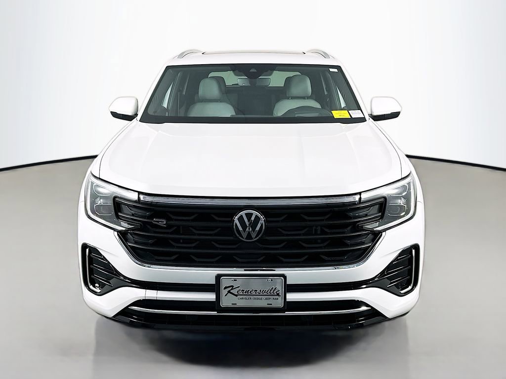 Used 2024 Volkswagen Atlas Cross Sport SEL R-Line AWD/4WD image 2