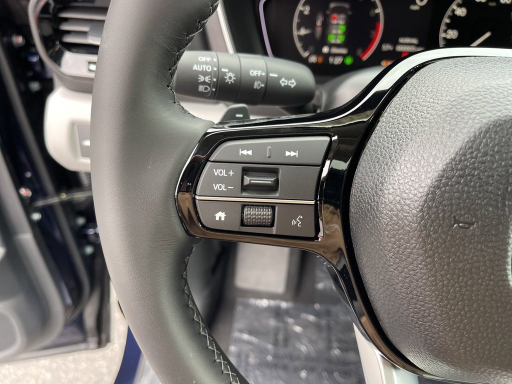 New 2025 Honda Pilot Touring image 14