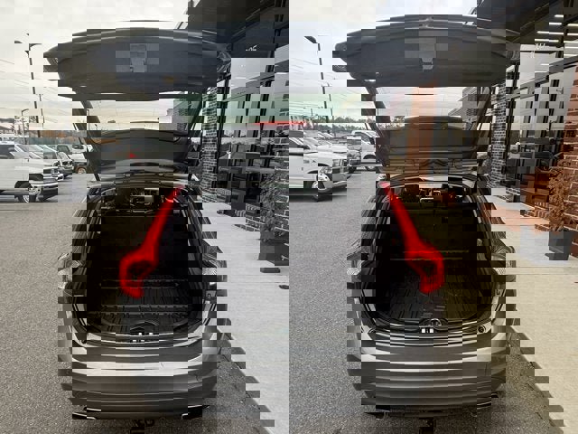 Used 2017 Volvo V60 T5 Premier w/ Convenience Package image 11