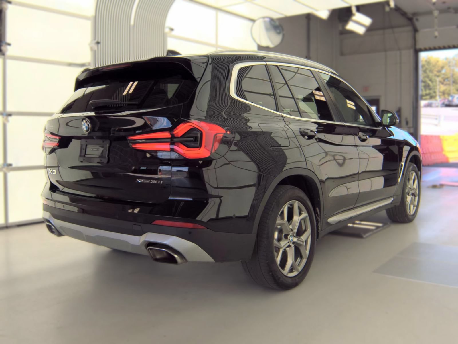 Used 2024 BMW X3 xDrive30i w/ Premium Package AWD/4WD image 2