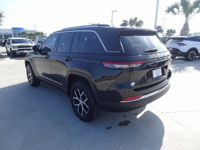 Used 2024 Jeep Grand Cherokee Limited w/ Luxury Tech Group II image 6