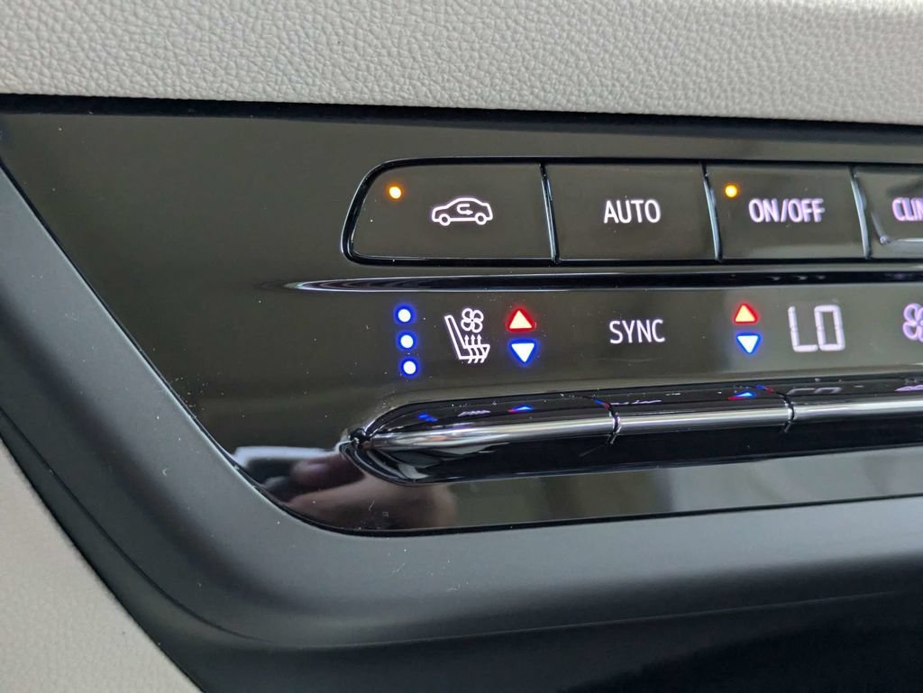 Used 2021 Buick Envision Avenir FWD image 24