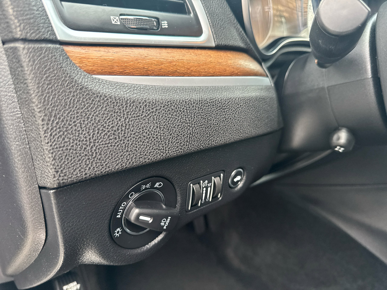 Used 2016 Chrysler 300 C Platinum w/ Safetytec Plus Group image 25