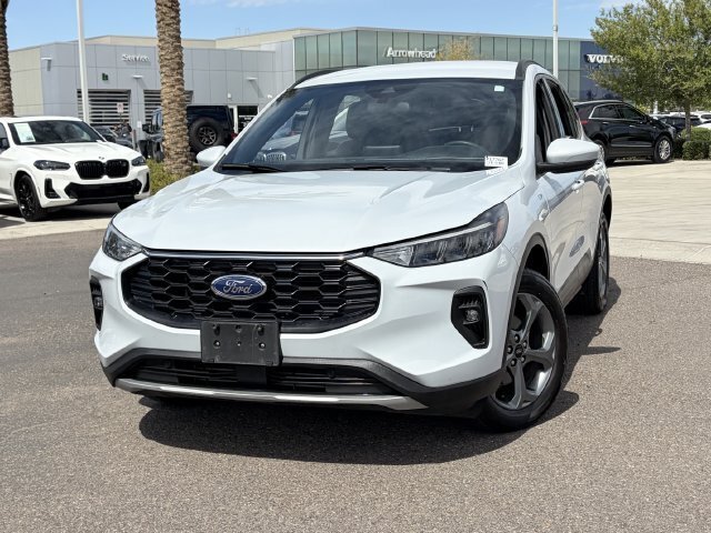 Used 2025 Ford Escape ST-Line Select AWD/4WD image 3